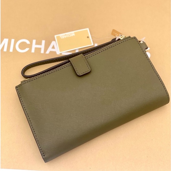 Michael Kors DoubleZip Wallet Wristlet
Phone Case DUFFLE - Picture 9 of 14